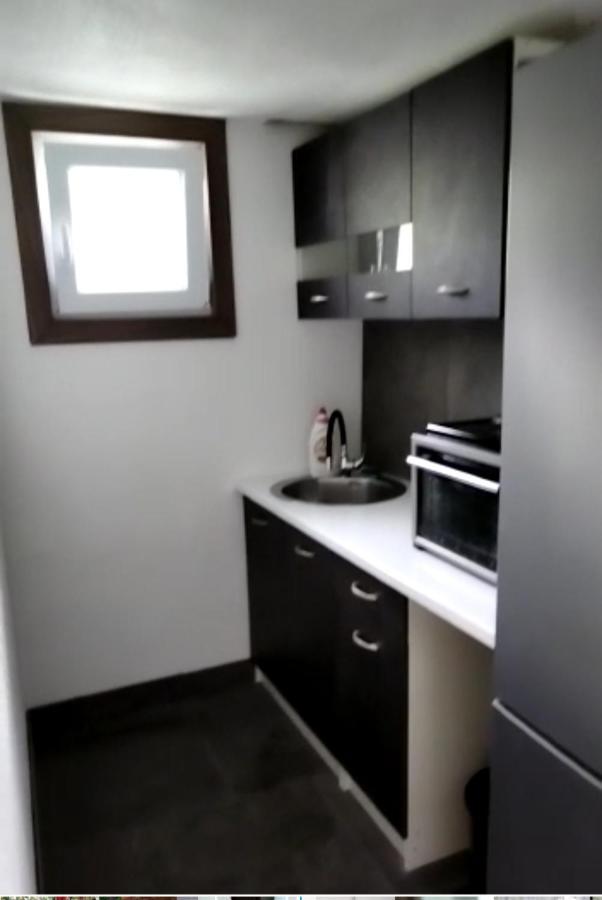 Lenilenii Bungalow Jajce Bagian luar foto