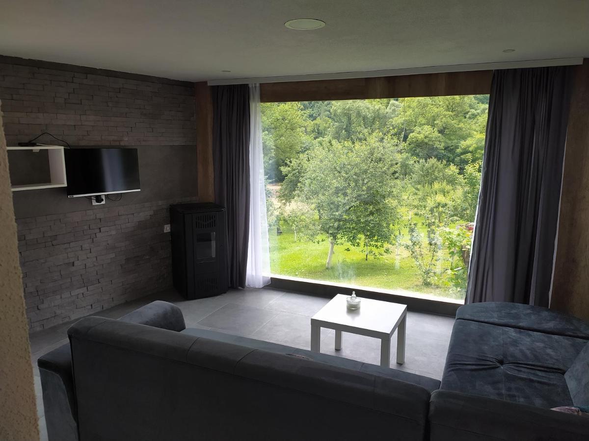 Lenilenii Bungalow Jajce Bagian luar foto